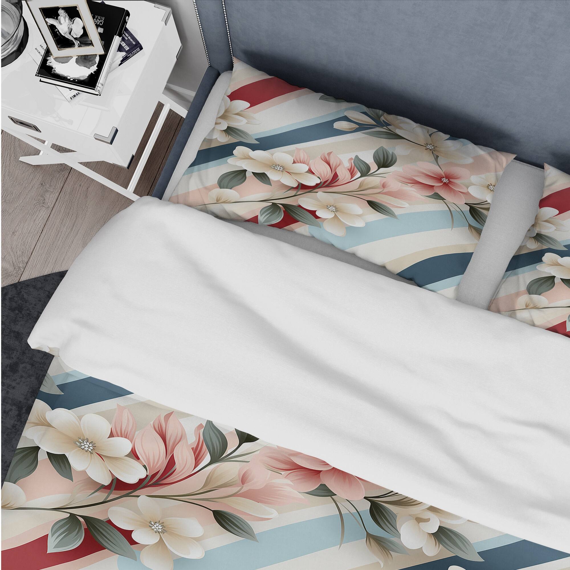 Designart "Elegant Elegant Floral Striped Pattern" Modern Bed Cover Set